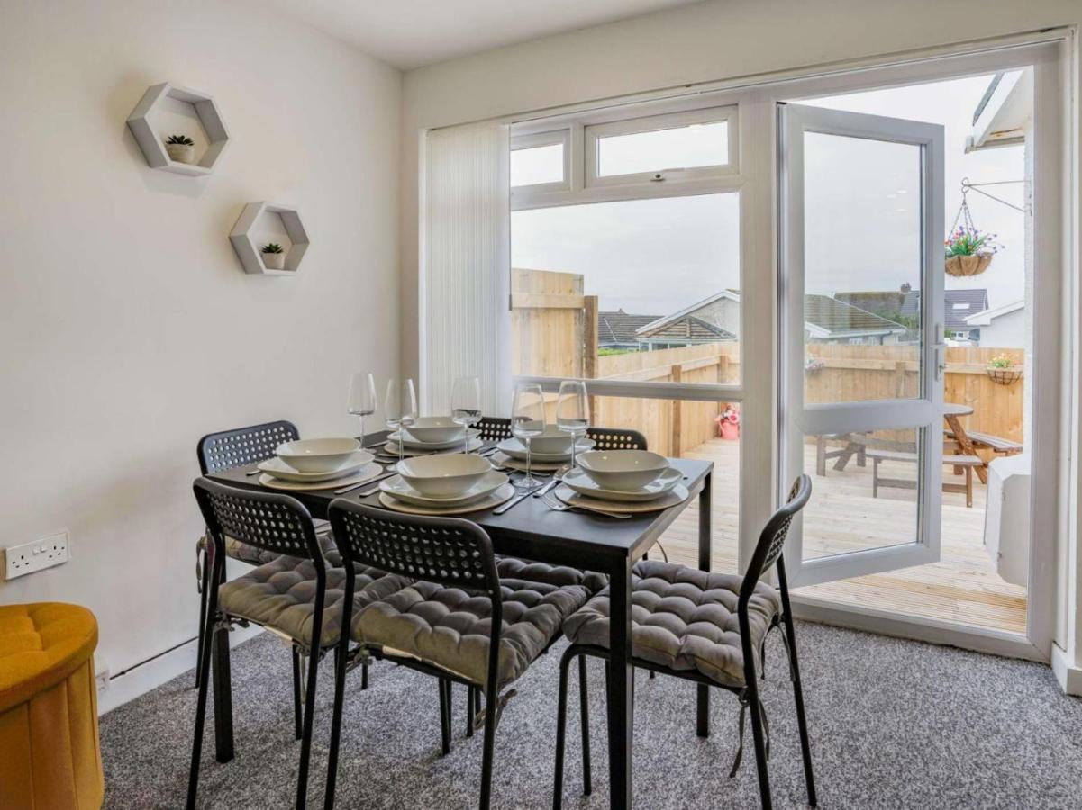 3-Bed 5-6 Berth Modernised Bungalow! Tenby Exteriör bild