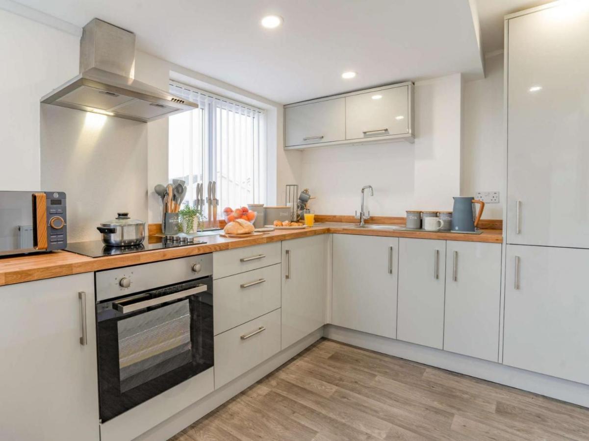 3-Bed 5-6 Berth Modernised Bungalow! Tenby Exteriör bild