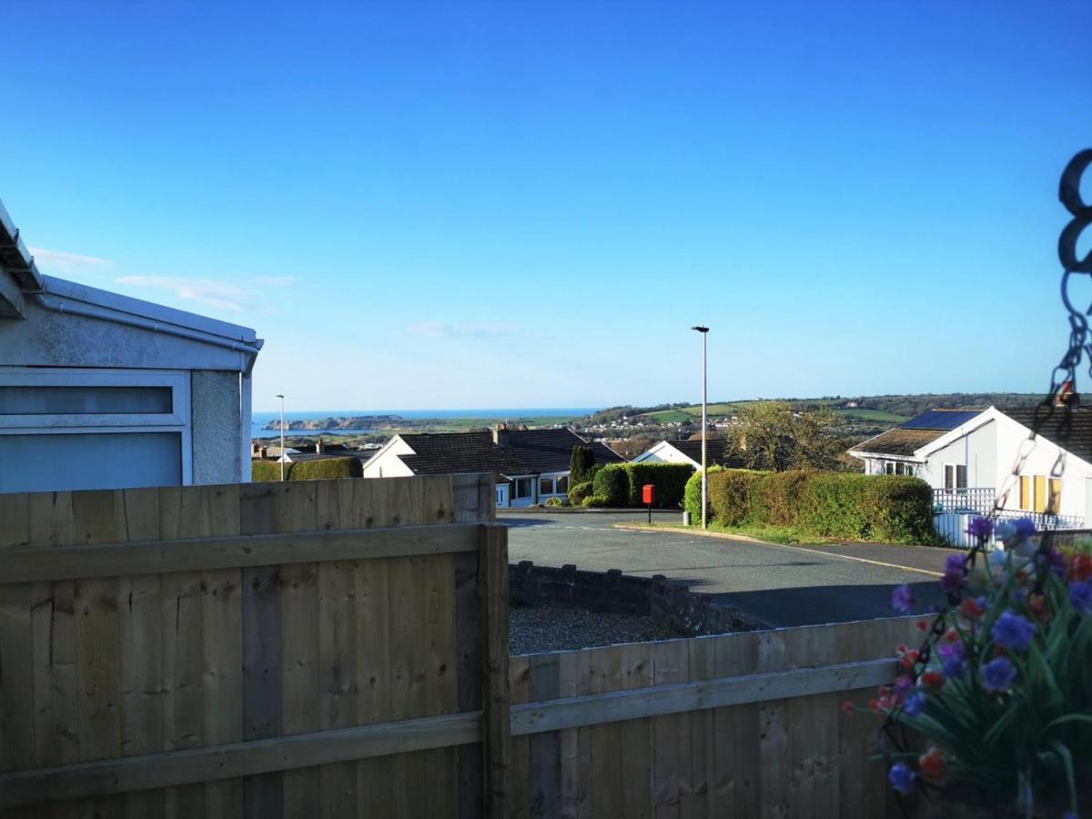 3-Bed 5-6 Berth Modernised Bungalow! Tenby Exteriör bild