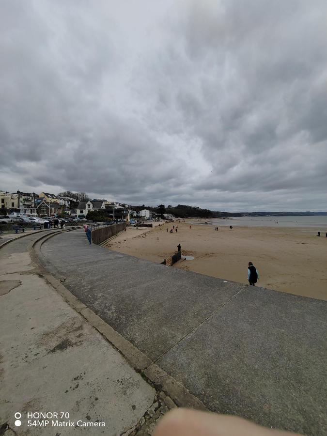 3-Bed 5-6 Berth Modernised Bungalow! Tenby Exteriör bild